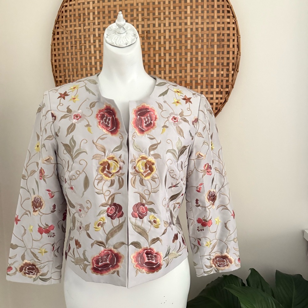 Newport‎ News Silk Embroidered Floral Cropped Jacket Gray Multicolor 4